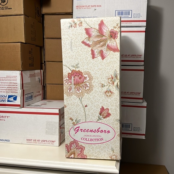 Limited Edition 1 out of 5000 Greensboro Porcelain Doll Collection - Carrie - Picture 5 of 5